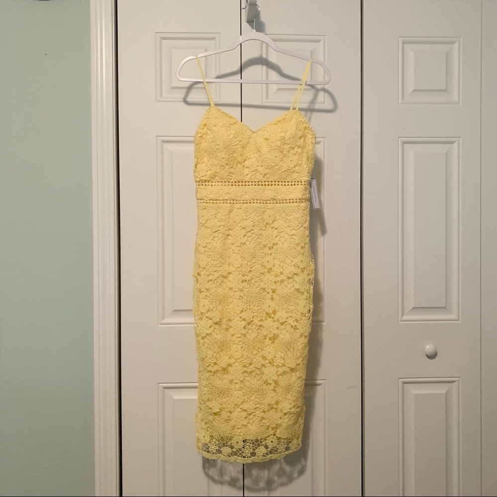 Premier Amour Yellow Lace Dress, Size 10. 🌼